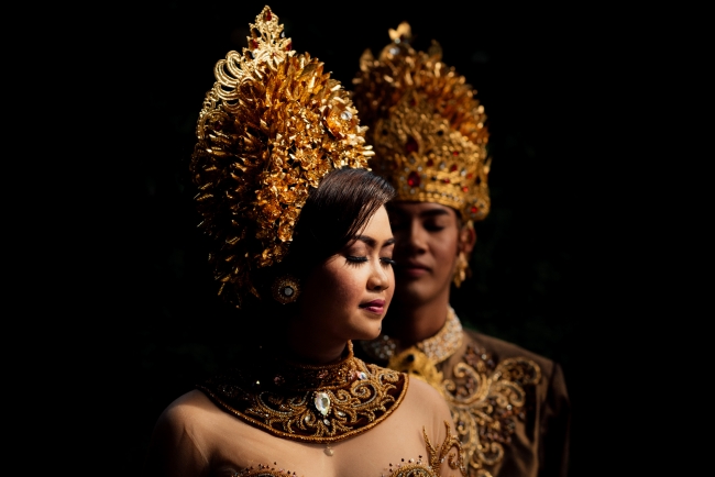 ari & wahyuni foto pre wedding baju payas agung ad